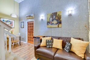 TV - Bridger Apartment In the Heart of Downtown! (Bridger)