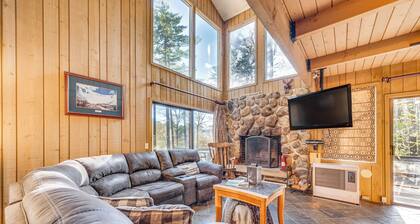 Half Mile to Ski Slopes: Conway Condo w/ Hot Tub!