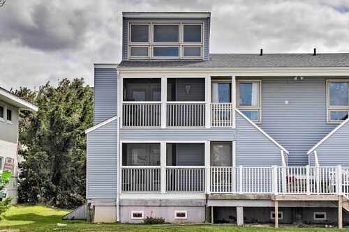 Walk to Dewey Beach: Bright Condo w/ Balcony!