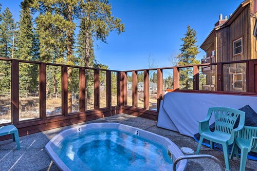 Ski-in/out Breck Condo w/ Hot Tub Access!