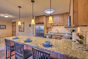 Apartment (2 Bedrooms) | Interior - Ski-in/out Breck Condo w/ Hot Tub Access! (Breckenridge)