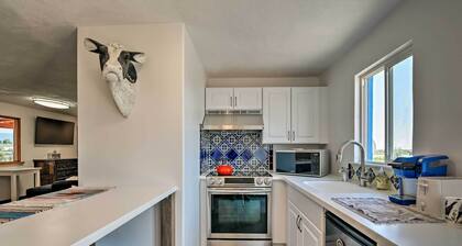 Chic Studio w/ Grill - 25 Mins to Taos Ski Valley!