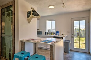 Apartment (0 Bedroom) | Interior - Chic Studio w/ Grill - 25 Mins to Taos Ski Valley! (El Prado)