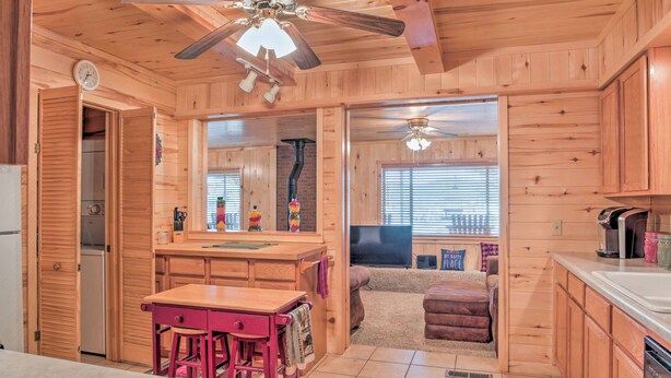 A wooden cabin interior with a kitchen, dining area, and living space. - Ruidoso 'lil Mountain Getaway' w/ Golf Course View (Ruidoso)
