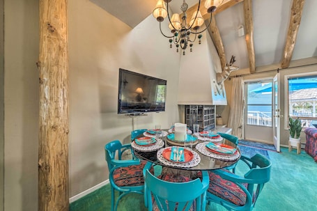 Interior. Eclectic Home w/ Deck: 4 Miles to Ski Cloudcroft!