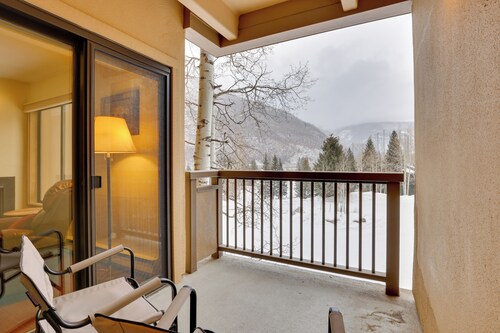 Condo w/ Hot Tub Access - Quick Bus Trip to Ski!