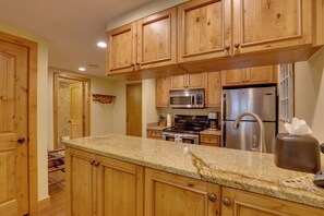 Apartment (1 Bedroom) | Interior - Condo w/ Hot Tub Access - Quick Bus Trip to Ski! (Vail)