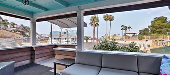 Walk to Beach: Catalina Gem w/ Deck!