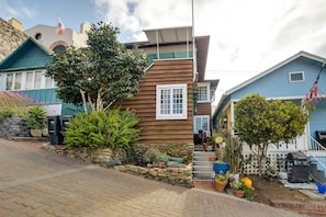 Interior - Walk to Beach: Catalina Gem w/ Deck! (Avalon)