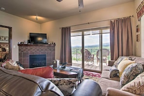 Apartment (2 Bedrooms) | Interior - 2 Mi to Attractions: Pigeon Forge Condo (Pigeon Forge)