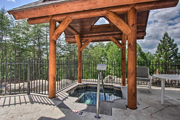 Apartment (2 Bedrooms) | Interior - 2 Mi to Attractions: Pigeon Forge Condo (Pigeon Forge)