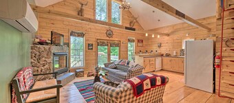 Cabin-inspired Home < 12 Mi to Sugarloaf Mtn!