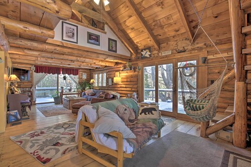 Cabin: Private Hot Tub, Walk to Pats Peak Ski Area
