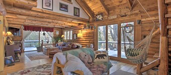 Cabin: Private Hot Tub, Walk to Pats Peak Ski Area