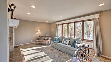 House (5 Bedrooms) | Interior