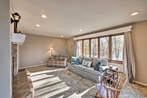 House (5 Bedrooms) | Interior