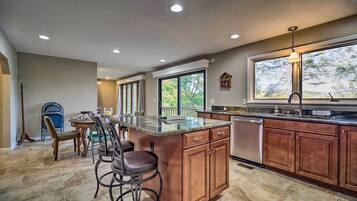 Rumah (5 Bedrooms) | Interior