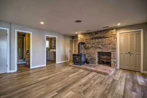 House (5 Bedrooms) | Interior