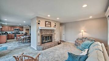 House (5 Bedrooms) | Interior