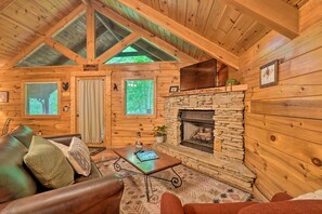 Fireplace - 'mountain Dream Cabin' w/ Deck, 7 Mi to Gatlinburg (Sevierville)