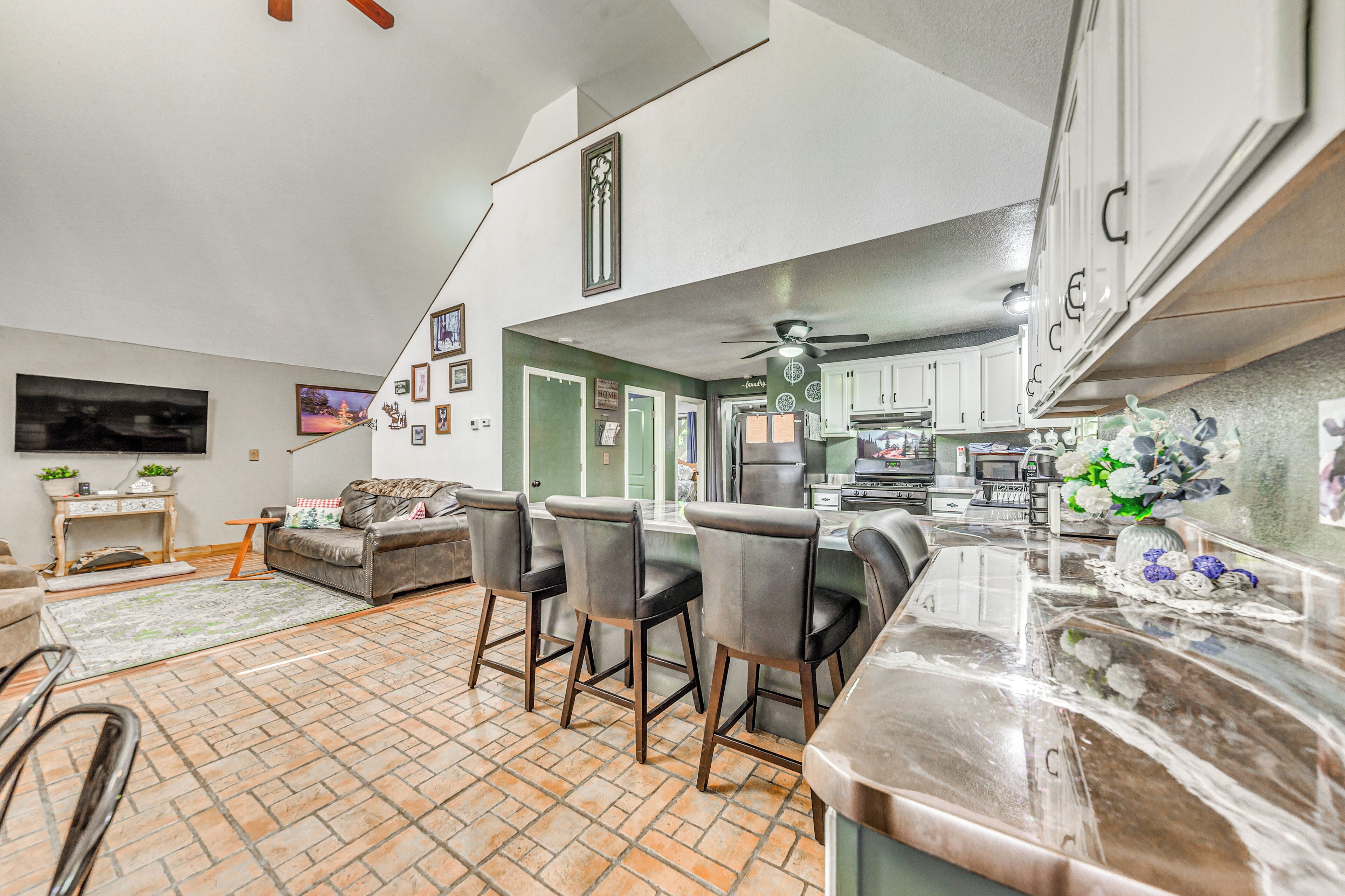 House (3 Bedrooms) | Interior