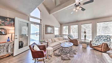 Apartment (2 Bedrooms) | Front of property