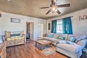 TV, books - Welcoming Albuquerque Home Near Old Town! (Albuquerque)