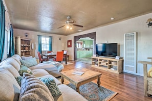 TV, books - Welcoming Albuquerque Home Near Old Town! (Albuquerque)