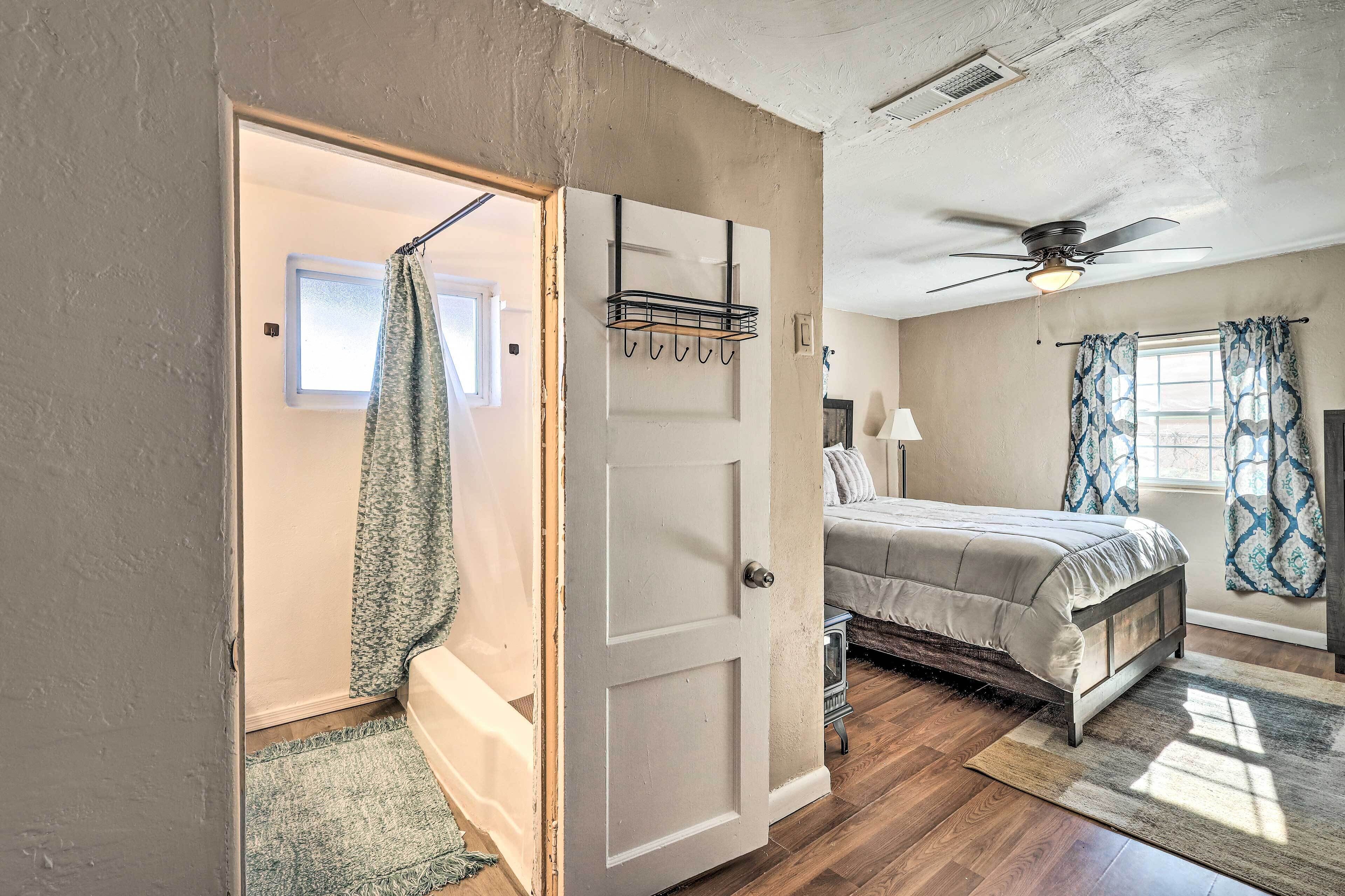 3 bedrooms, iron/ironing board, bed sheets