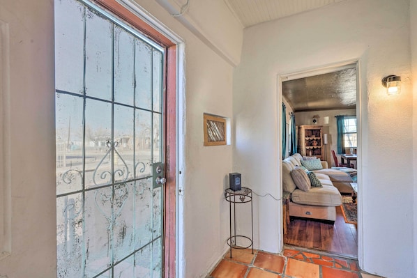 TV, books - Welcoming Albuquerque Home Near Old Town! (Albuquerque)