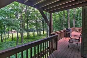 Interior - Bright Wintergreen Resort Home; Deck & Grill! (Roseland)