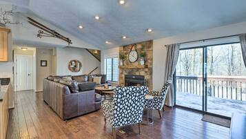 House (6 Bedrooms) | Interior