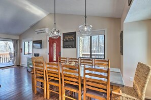 Interior - Bright Wintergreen Resort Home; Deck & Grill! (Roseland)