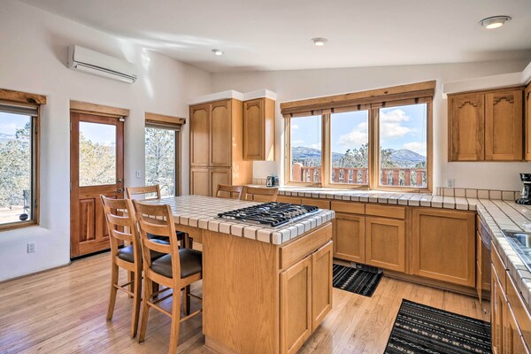 Casa Al Reves Pueblo-style House With Views! - Santa Fe, NM