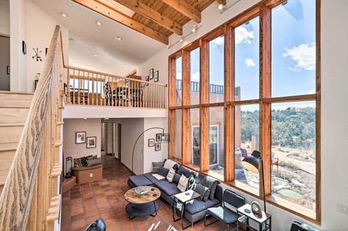 Casa al Reves Pueblo-style House With Views!