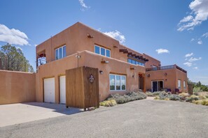 House (3 Bedrooms) | Interior - Casa al Reves Pueblo-style House With Views! (Santa Fe)
