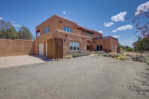 House (3 Bedrooms) | Interior - Casa al Reves Pueblo-style House With Views! (Santa Fe)