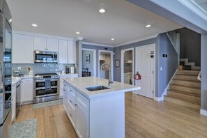 Casa (3 Bedrooms) | Cocina privada | Microondas, horno, parrilla de estufa y lavavajillas 