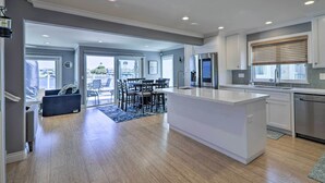 Unclassified image, 3 of 37, button - Discovery Bay Retreat w/ Balcony & Boat Dock! (Discovery Bay)