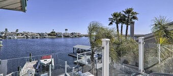 Discovery Bay Retreat w/ Balcony & Boat Dock!