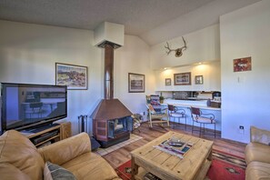 Apartment (2 Bedrooms) | Interior - Cozy Pagosa Condo: Stunning Mountain & Lake Views! (Pagosa Springs)
