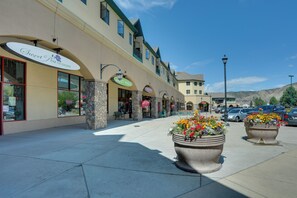 Interior - Lavish Escape - 3 Mi From Beaver Creek Resort! (Avon)