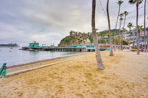 Tropical Island Escape w/ Deck, Walk to Avalon Bay