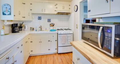 Tropical Island Escape w/ Deck, Walk to Avalon Bay