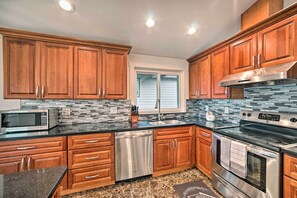 House (5 Bedrooms) | Interior