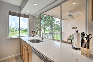 Interior - Jupiter Bay Condo w/ Pool < Half Mile to Beach! (Jupiter)