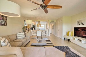 Interior - Jupiter Condo w/ Pool Access, Walk to Beach! (Jupiter)