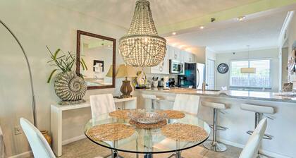 Jupiter Condo w/ Pool Access, Walk to Beach!