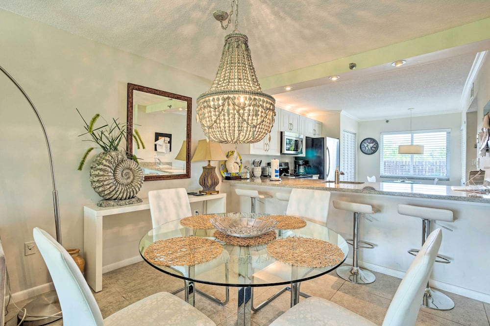 Jupiter Condo w/ Pool Access, Walk to Beach! - Hell Gate, FL