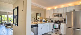 Jupiter Condo w/ Pool Access, Walk to Beach!